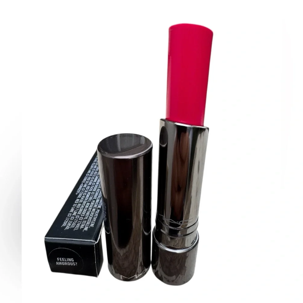 MAC FEELING AMOROUS? Huggable Lipcolor. NEW IN BOX.